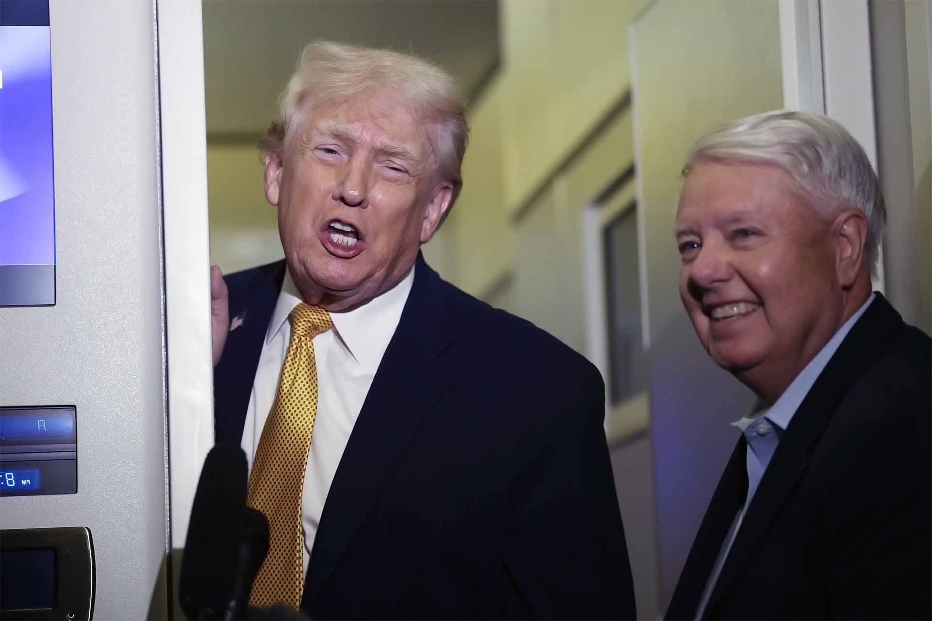 Trump Threatens Colombia’s Petro, Claims Cuba’s ‘Ready to Fall’